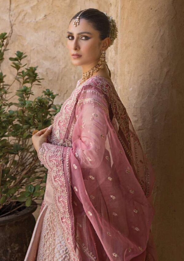 Zainab Chottani Mah E Noor D 07
