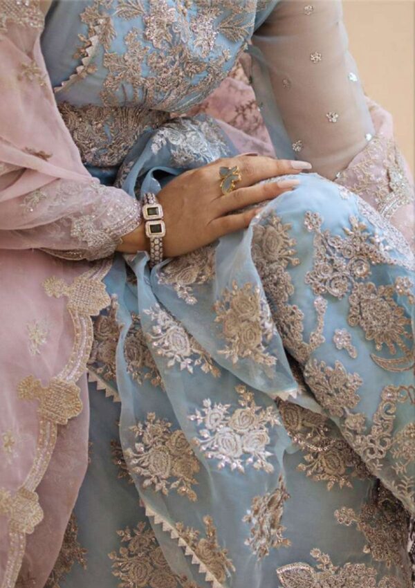 Zainab Chottani Parinaz D 06